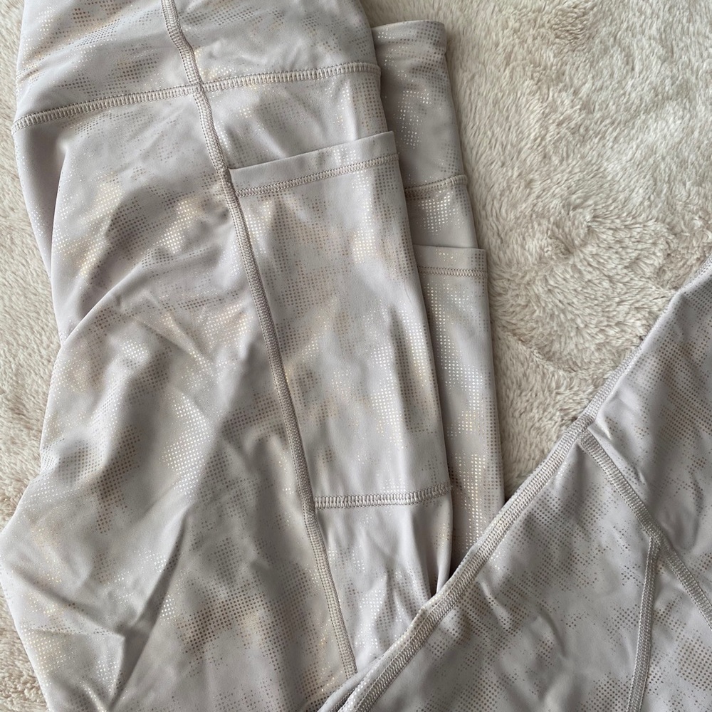 Victoria Sport knockout leggings white and gold